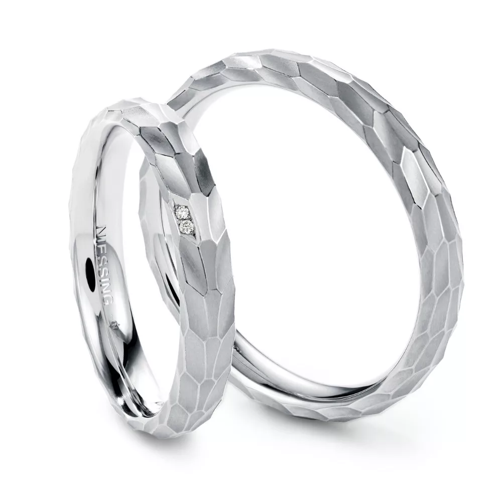 Modern fehérarany karikagyűrű NIESSING LEAF