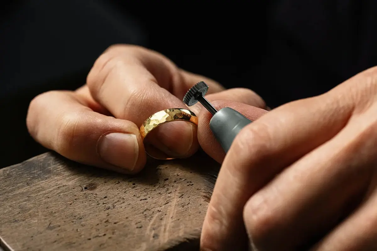 Arany karikagyűrű Európa Red Dot-díjas mestereitől Magyarországon