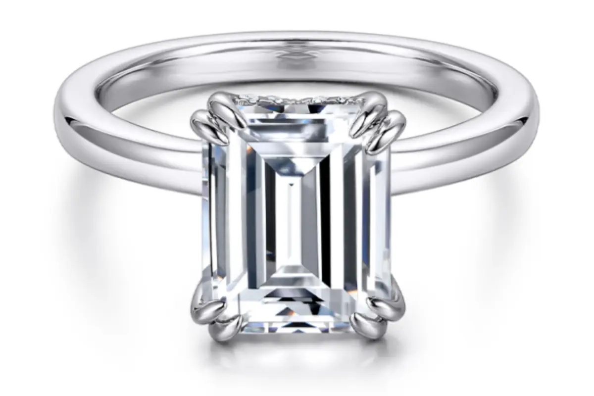 Emerald csiszolású gyémánt eljegyzési gyűrű – időtlen elegancia és letisztult ragyogás