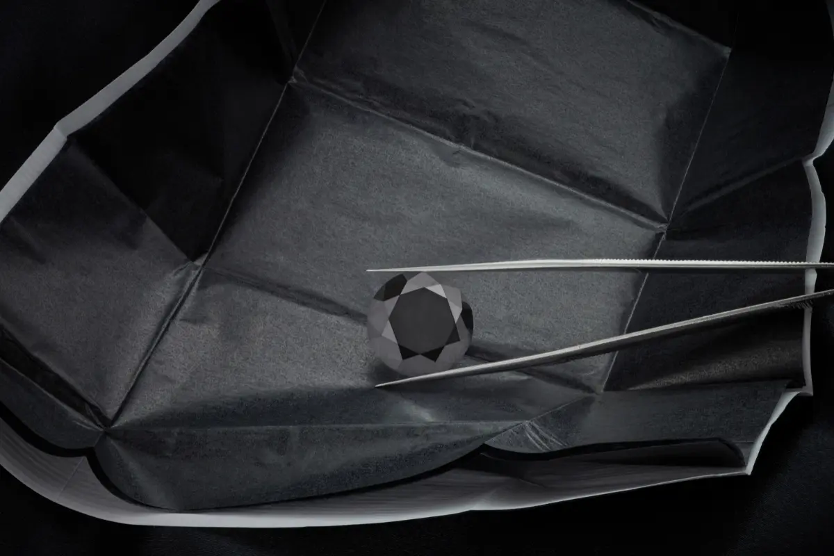 Miért fekete a fekete gyémánt?