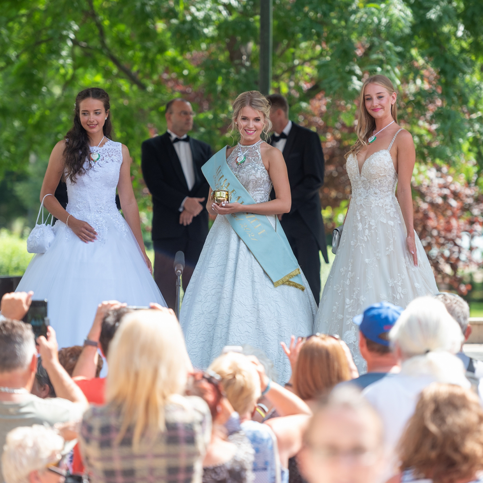 Hagyomány és szépség: ilyen a szívhalászat az Anna-bálon